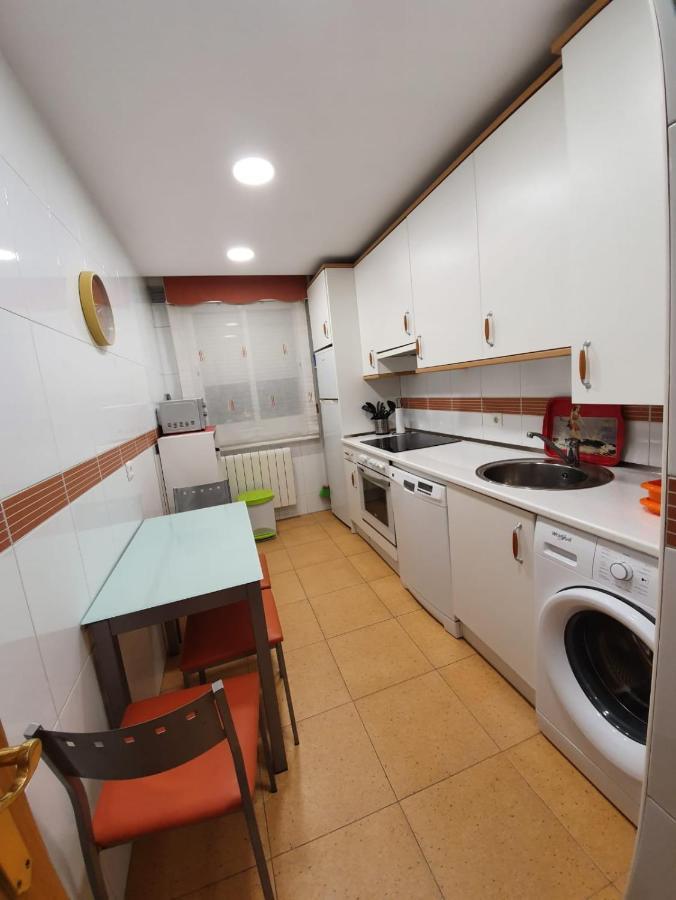 Apartamento De Tres Dormitorios Con Garaje Y Todos Los Servicios Cerca Burgo Buitenkant foto