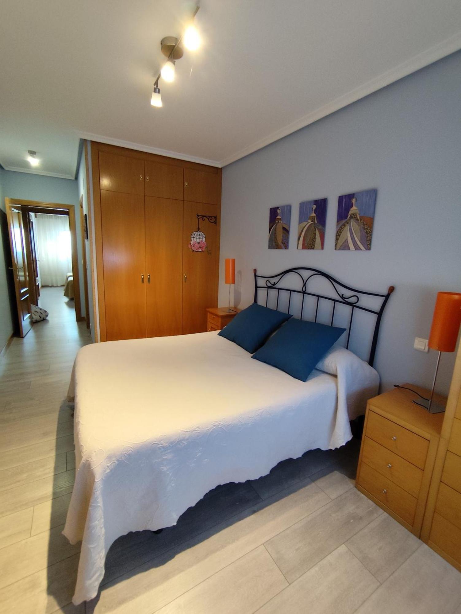 Apartamento De Tres Dormitorios Con Garaje Y Todos Los Servicios Cerca Burgo Buitenkant foto