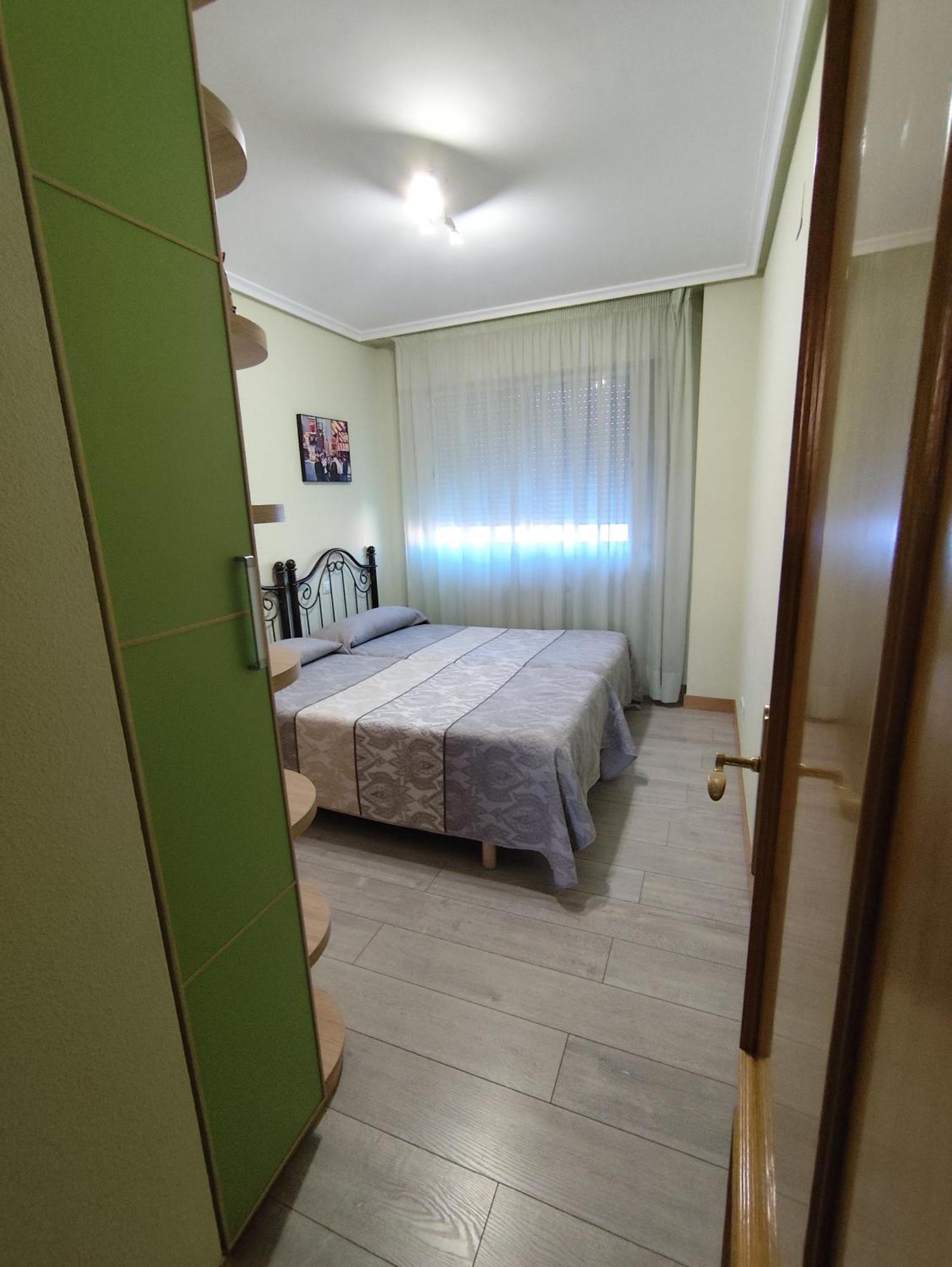 Apartamento De Tres Dormitorios Con Garaje Y Todos Los Servicios Cerca Burgo Buitenkant foto