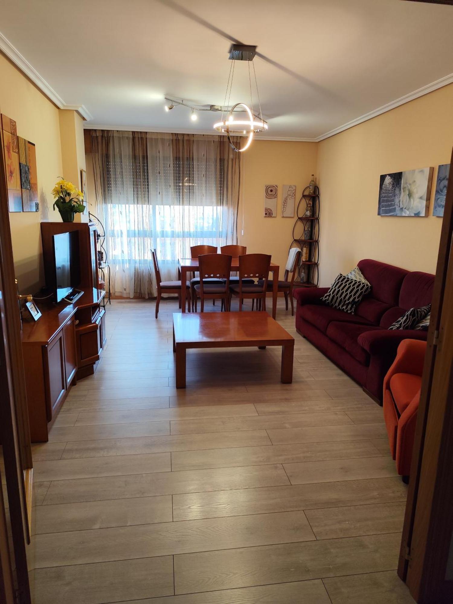 Apartamento De Tres Dormitorios Con Garaje Y Todos Los Servicios Cerca Burgo Buitenkant foto